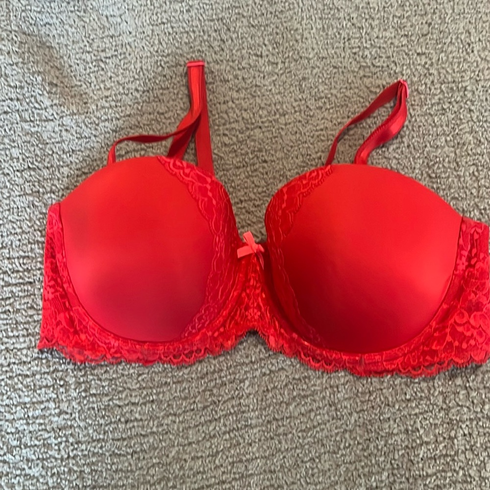 Victoria’s Secret padded / wired bra